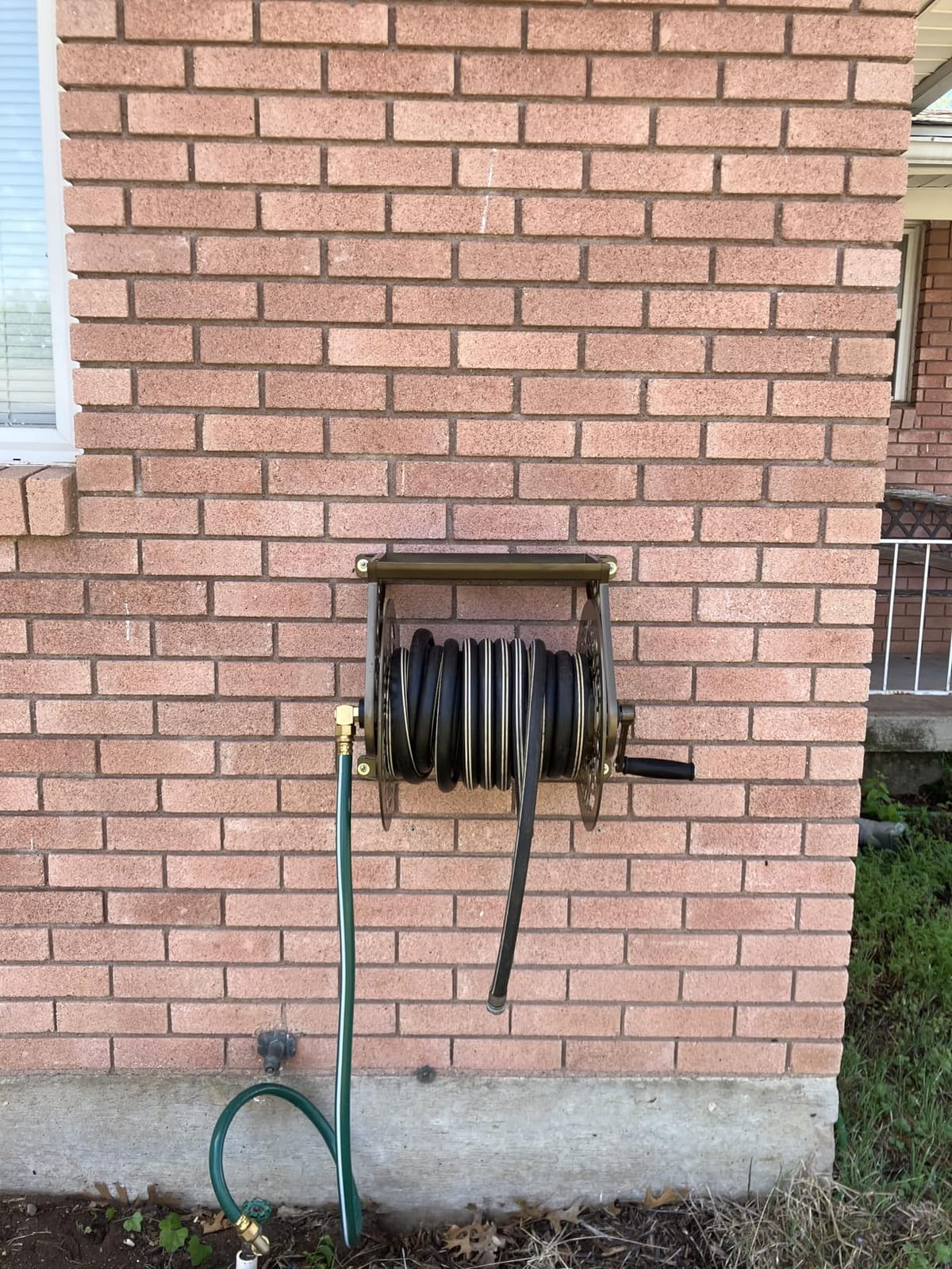 Liberty GARDEN 704 Decorative Cast Aluminum Wall Mount Garden Hose Reel, Holds 125-Feet of 5/8-Inch Hose - Bronze customer photo 1