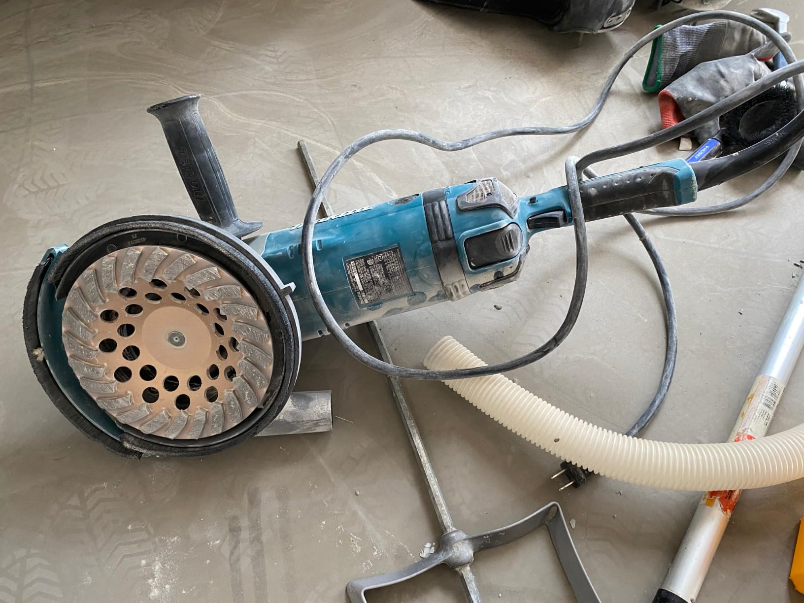 Makita GA7031Y 7