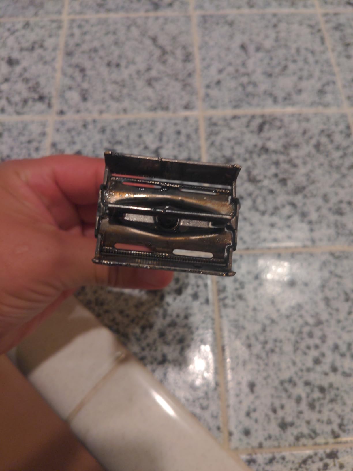 WEISHI Butterfly Open Double Edge Safety Razor for Men, Nostalgic Long Handle with 5 Stainless Razor Blades, Reusable Wet Shave Tool for Smooth, Close Shave customer photo 1