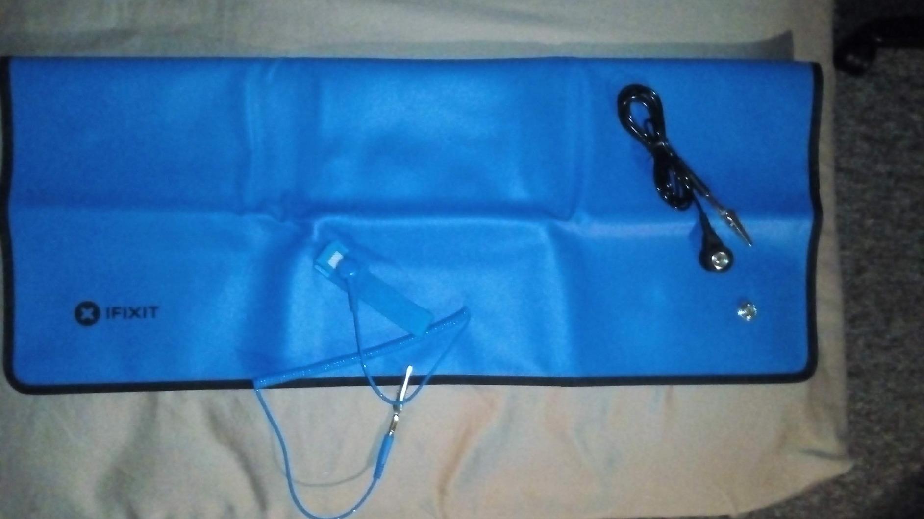 iFixit Portable Anti-Static Mat - ESD Pad, Wrist Strap, Grounding Cord customer photo 2
