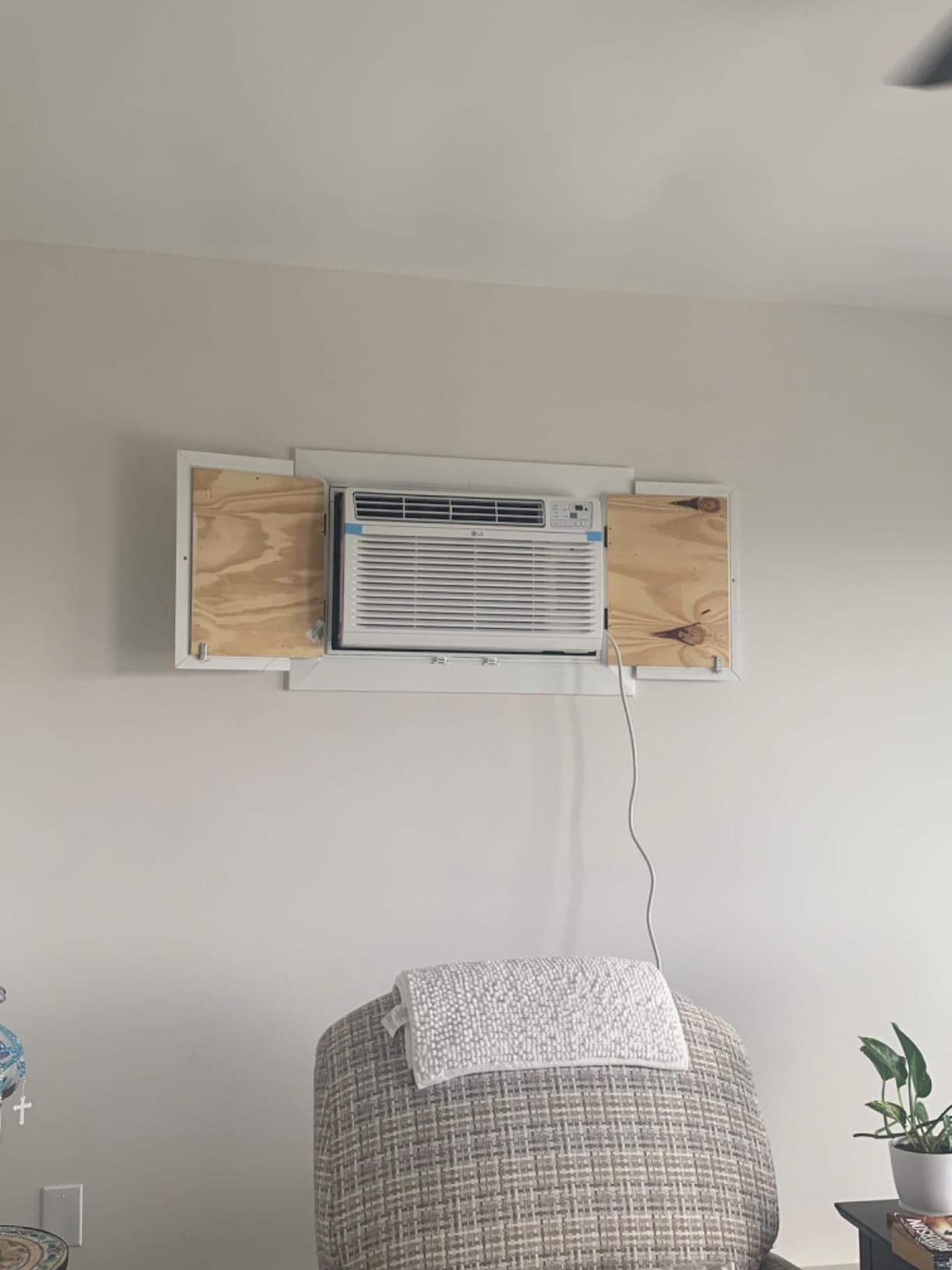 LG 10,000 BTU Through the Wall Air Conditioner, 115V, Cools up to 440 Sq. Ft. for Bedroom, Living Room, Apartment, with Remote, 3 Cool & Fan Speeds, Wall AC Unit, White customer photo 1