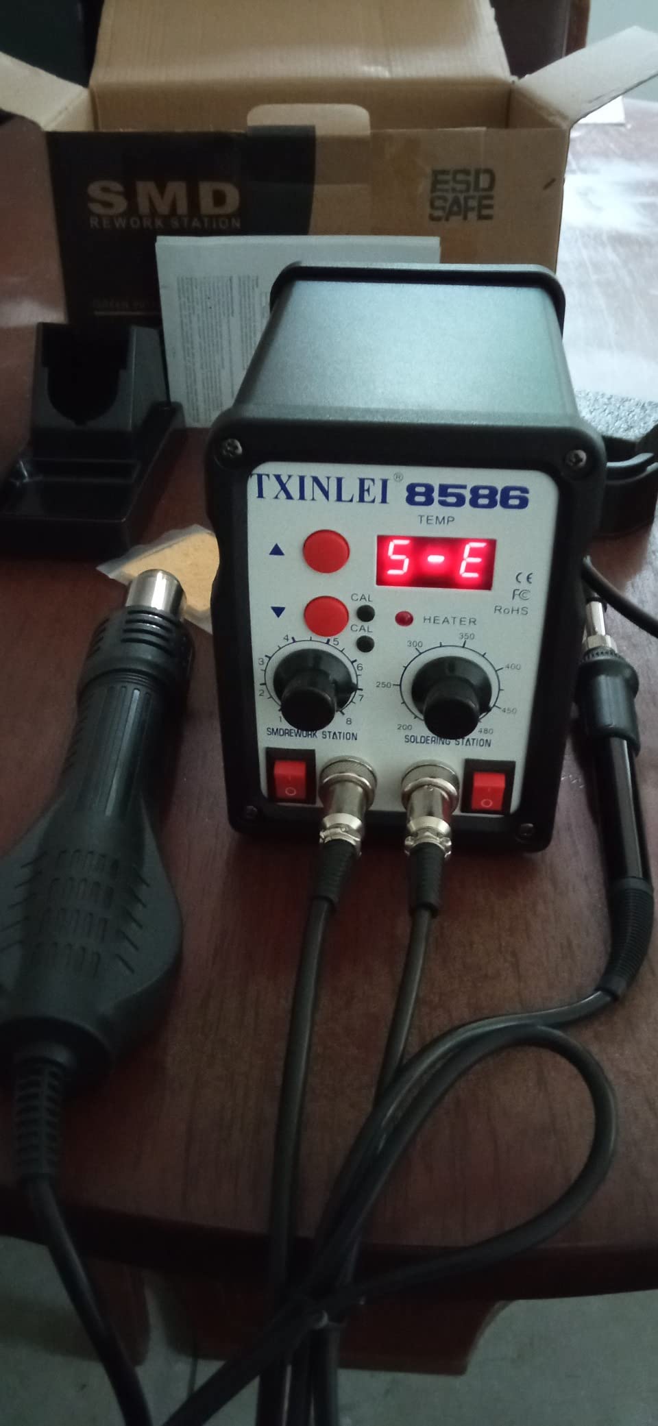 8586 110V Solder Station, 2 in 1 Digital Display SMD Hot Air Rework Station and Soldering Iron, 12pcs Different Soldering Tips, Tweezers,Desoldering Pump,700W 480℃ customer photo 1