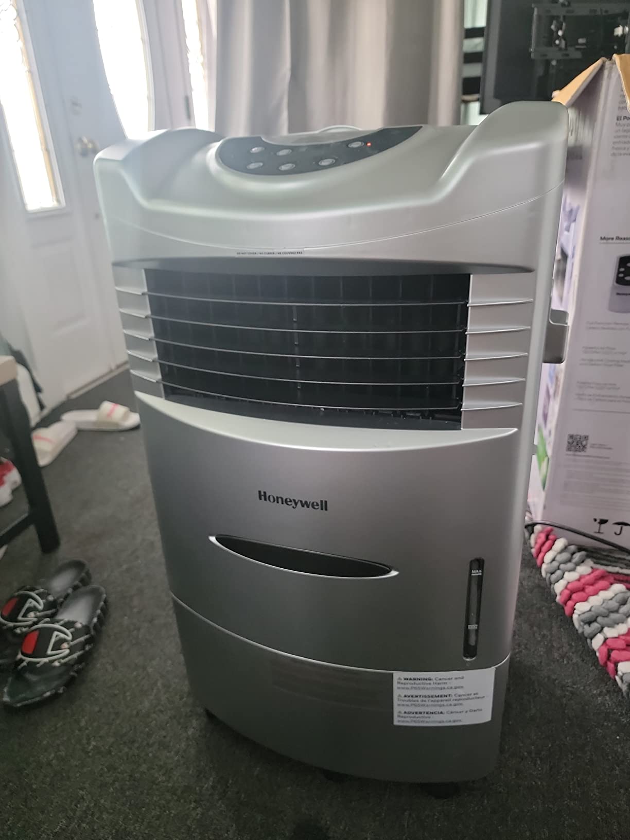 Honeywell 745 CFM* Indoor Portable Evaporative Cooler with Remote Control – CL201AEW customer photo 2