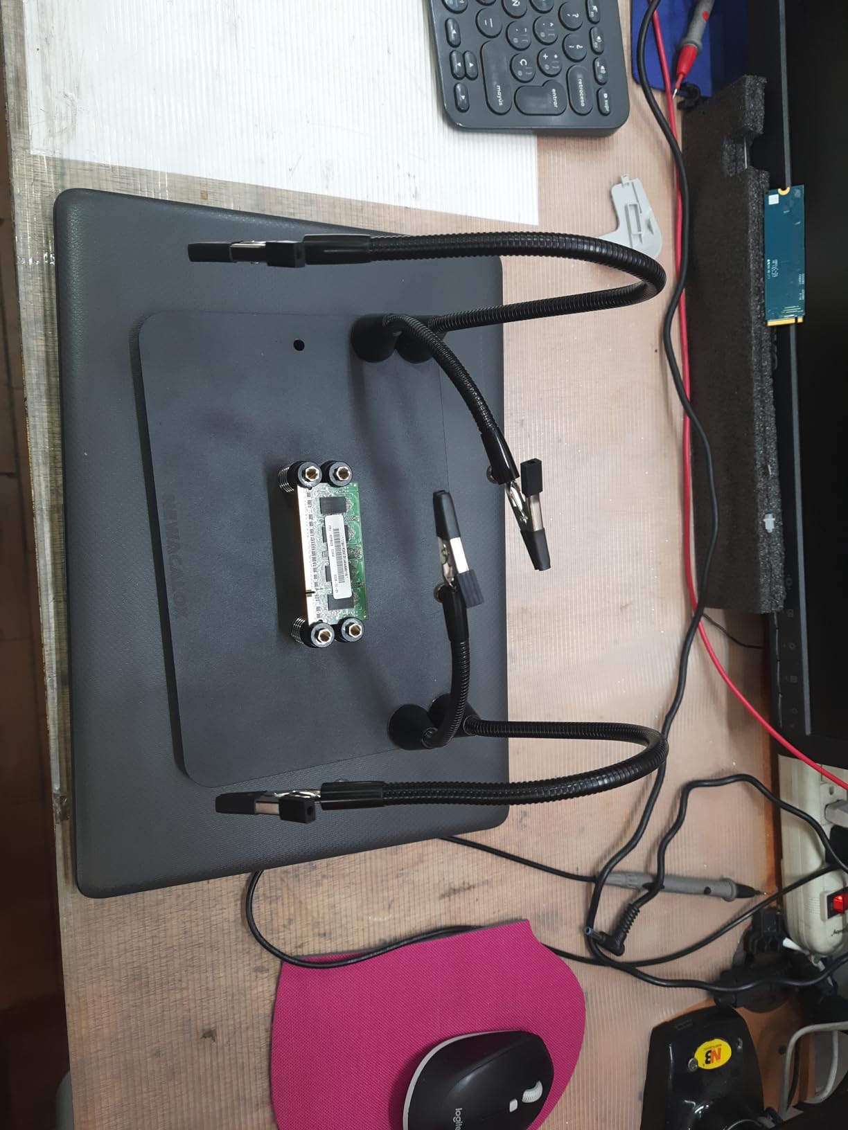 Magnetic Helping Hand, Soldering Helping Hands, 4 PCB Pillars Circuit Board Holder with Flexible Metal Arms Heavy Duty Base Electronic Repair Tool customer photo 2