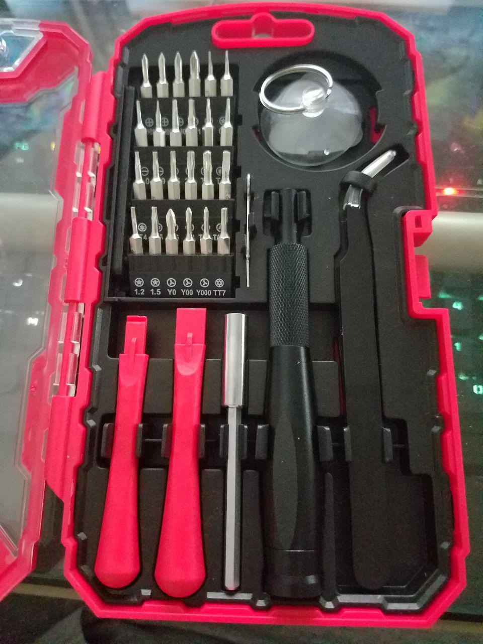 Amazon Basics Precision Screwdriver Set, 32-Piece Electronics Repair Tool Kit for Laptops, Smartphones, Eyeglasses, Watches, Magnetic Tip, Red customer photo 1