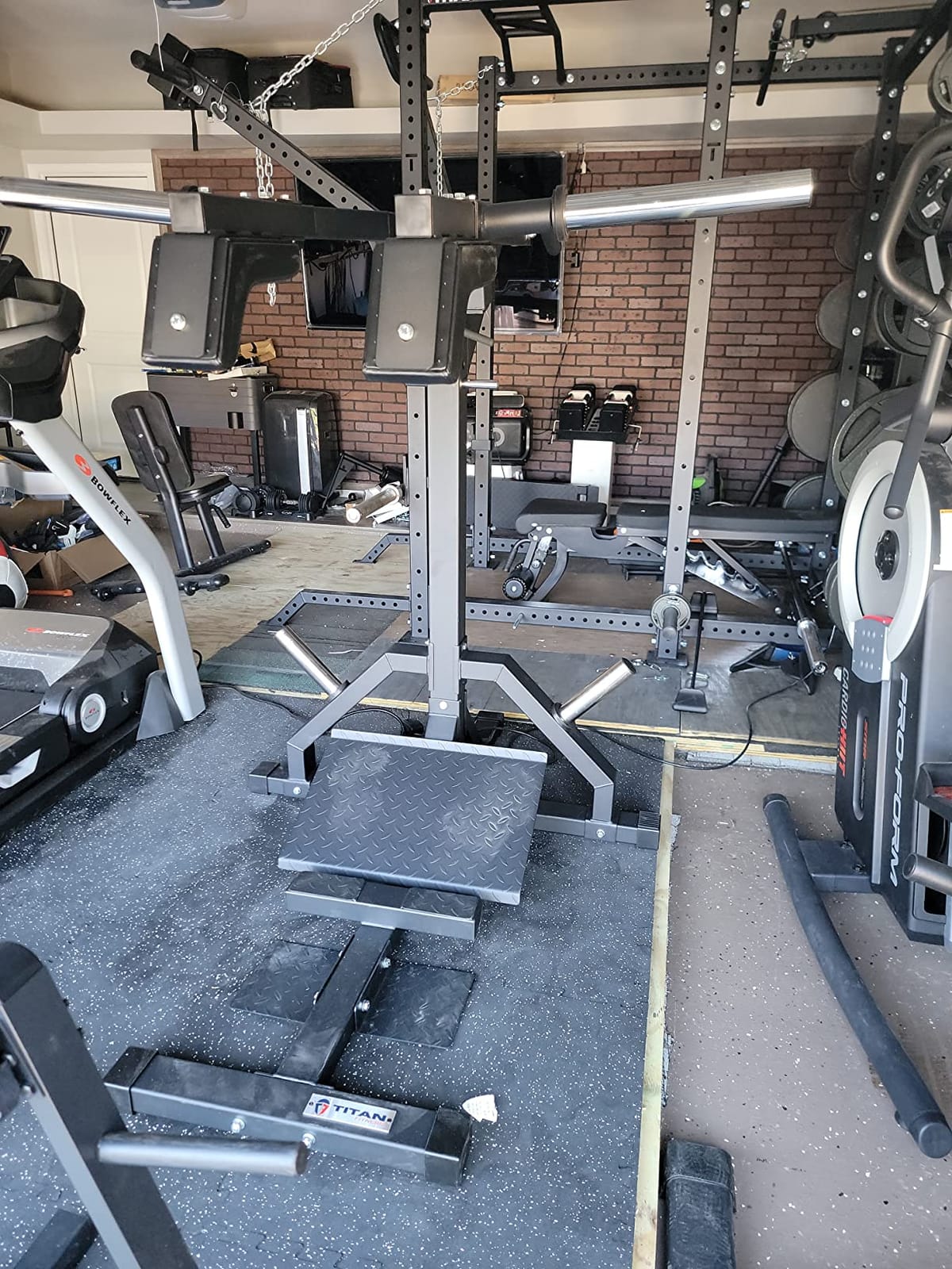 Titan Fitness Leverage Squat Machine, Calf Raise Machine, Hack Squat Machine & Leg Press Machine for Lower Body Training, Rated 1,000 LB, for Glutes, Hamstrings, Quadriceps, Calves & Thighs customer photo 1