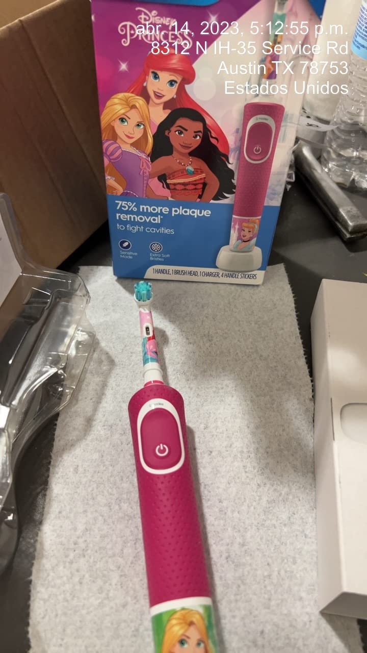 Oral-B Kids Electric Toothbrush Featuring Marvel's Spiderman, for Kids 3+ customer photo 2