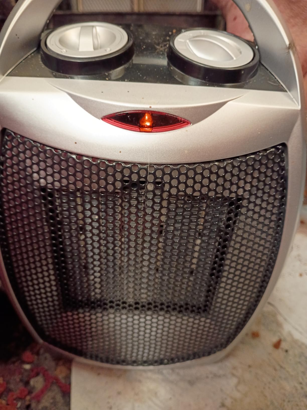 Kismile Small Electric Space Heater,Portable Ceramic Space Heater Fan for Office with Adjustable Thermostat and Overheat Protection ETL Listed for Kitchen, 750W/1500W(Silver) customer photo 1