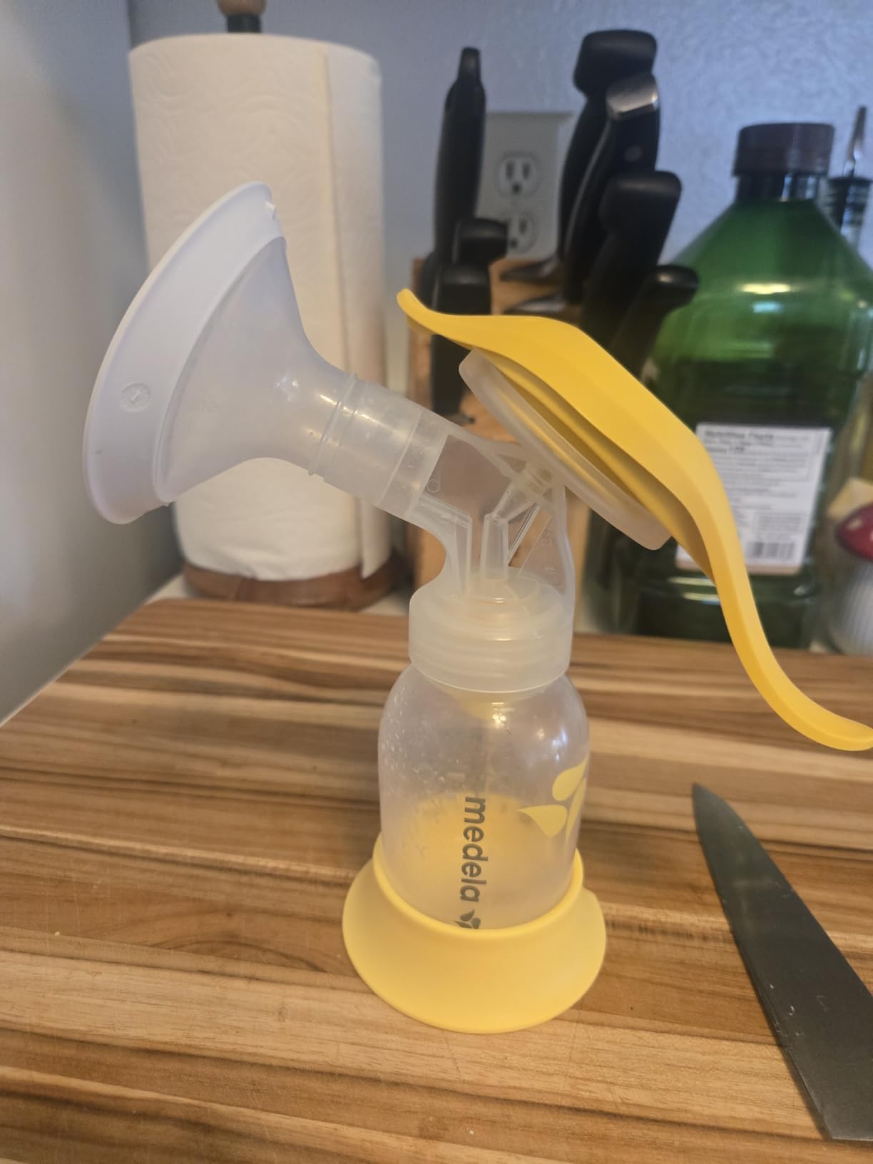 Medela Harmony Manual Breast Pump, On-the-Go, More Milk Output customer photo 2