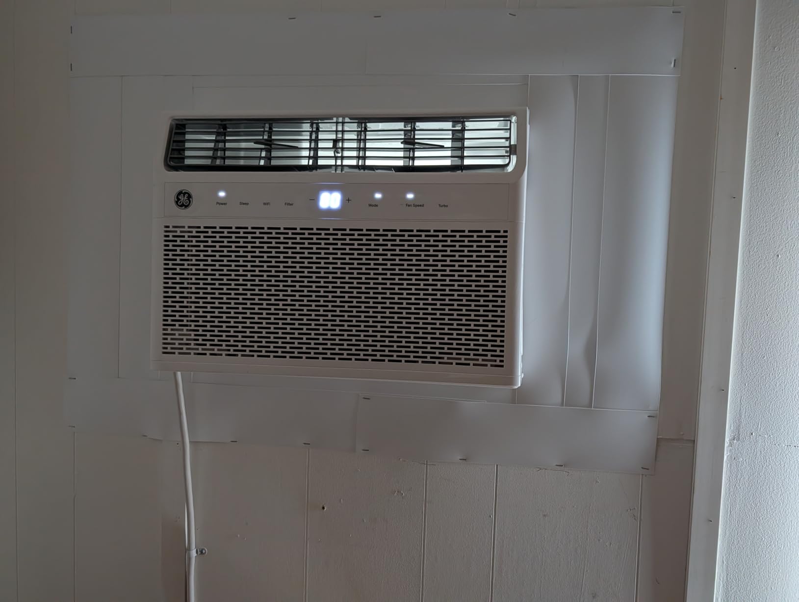 GE Window Air Conditioner 14000 BTU, Wi-Fi Enabled, Energy-Efficient Cooling for Large Rooms, 14K BTU Window AC Unit with Easy Install Kit, Control Using Remote or Smartphone App customer photo 2