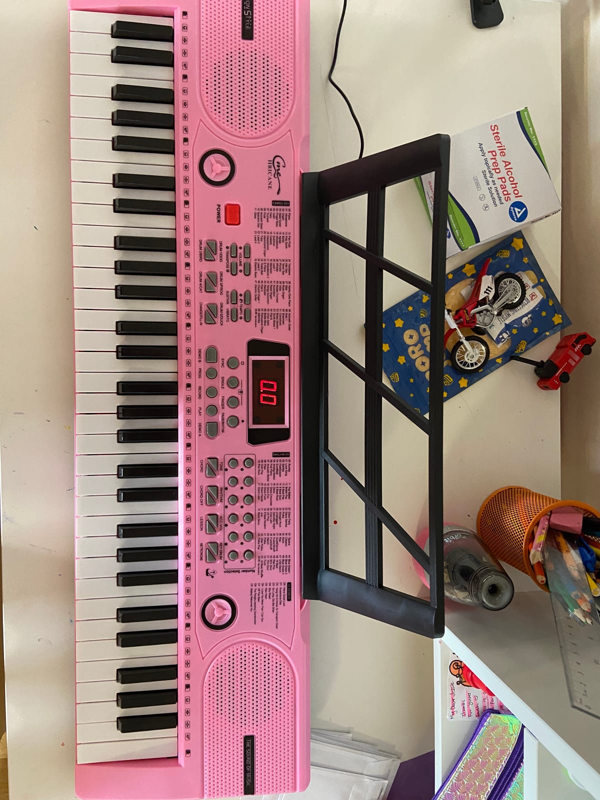 Keyboard Piano Lighted Keys for Beginner Adults Teens Kids, 61 Key Electronic Music Keyboard with Teaching Modes Powered by USB or Battery with LCD Display Microphone Headphone Jack customer photo 1