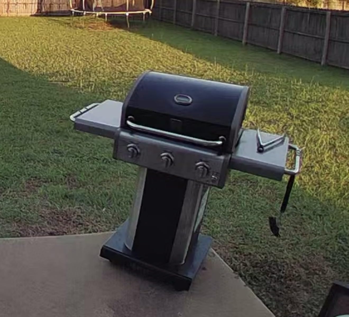 Kenmore 3-Burner Propane BBQ Grill, 30,000 BTUs Gas Grill with Cast Iron Cooking Grates, Folding Side Tables & Wheels, Outdoor Grill with Tool Hooks, Black customer photo 1