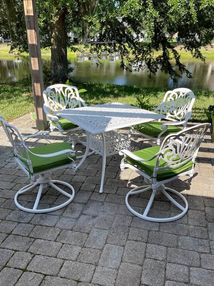 MEETWARM 5-Piece Outdoor Patio Dining Set, All-Weather Cast Aluminum Patio Conversation Set for Backyard Garden Deck with 4 Cushions Swivel Rocker Chairs and 35.4