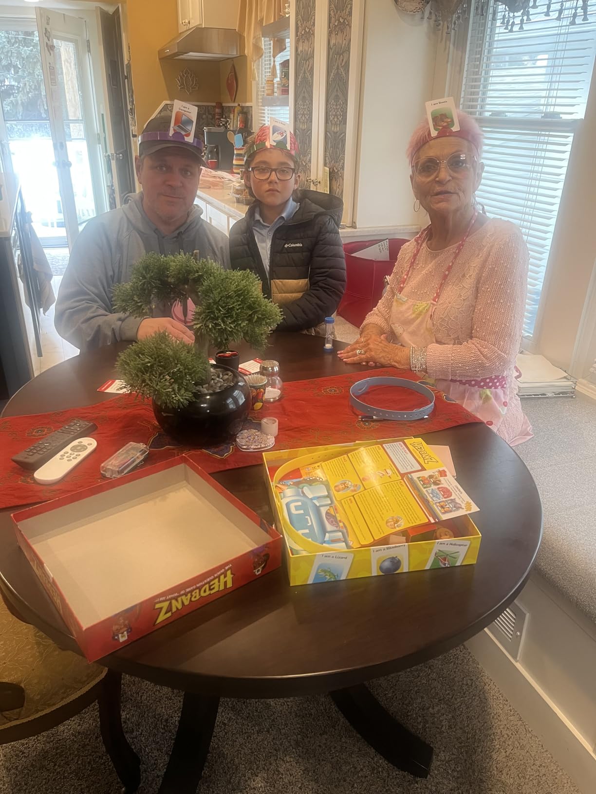 Spin Master Games Hedbanz Picture Guessing Game for Family Game Night customer photo 1