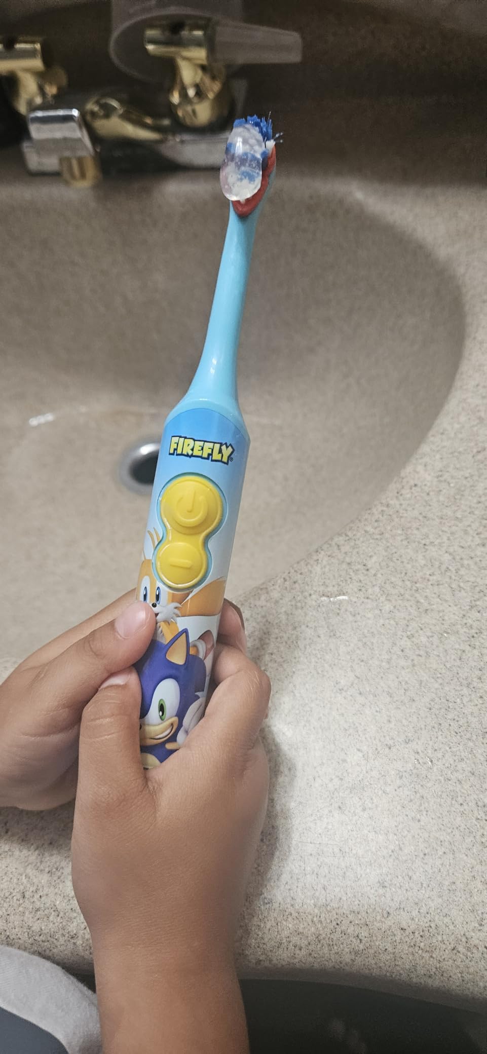FIREFLY Clean N' Protect, Sonic The Hedgehog Toothbrush with 3D hygienic Cover, Premium Soft Bristles, Anti-Slip Grip Handle, Battery Included, Ages 3+, 3 Piece Set (Pack of 1) customer photo 2