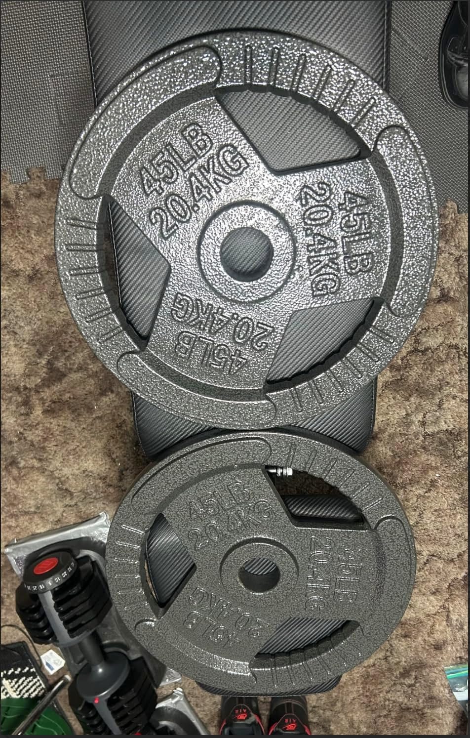 Yes4All Tri-Grip Handles Cast Iron Olympic Weight Plates, 2-Inch Weight Plates for Weight Lifting with Smooth and Durable Finish, Suitable for Strength Training Exercises (Single, Pair and Set) customer photo 1