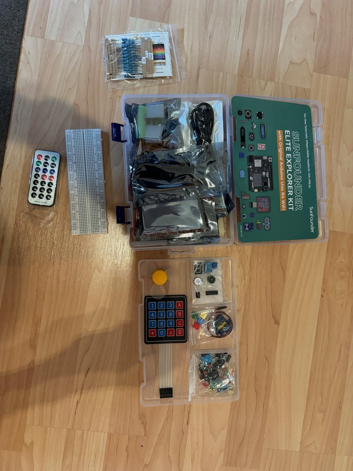 SunFounder Elite Explorer Kit with Original Arduino Uno R4 WiFi, RoHS Compliant, Bluetooth IoT ESP32 IIC LCD1602 OLED, Super Starter Kit, Online Tutorials & Video Courses for Beginners & Engineers customer photo 2