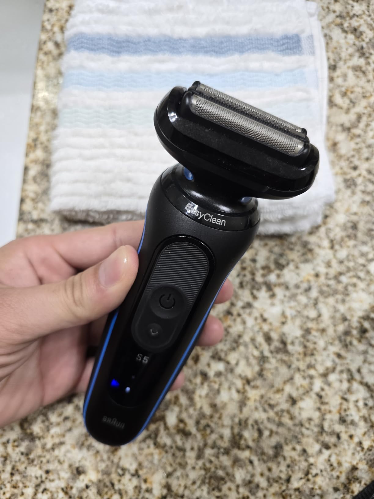 Braun Electric Shaver for Men, Series 5 5120s, Wet & Dry Shave, Turbo Shaving Mode, Foil Shaver, Engineered in Germany, with Beard Trimmer & Attachments, Blue customer photo 2