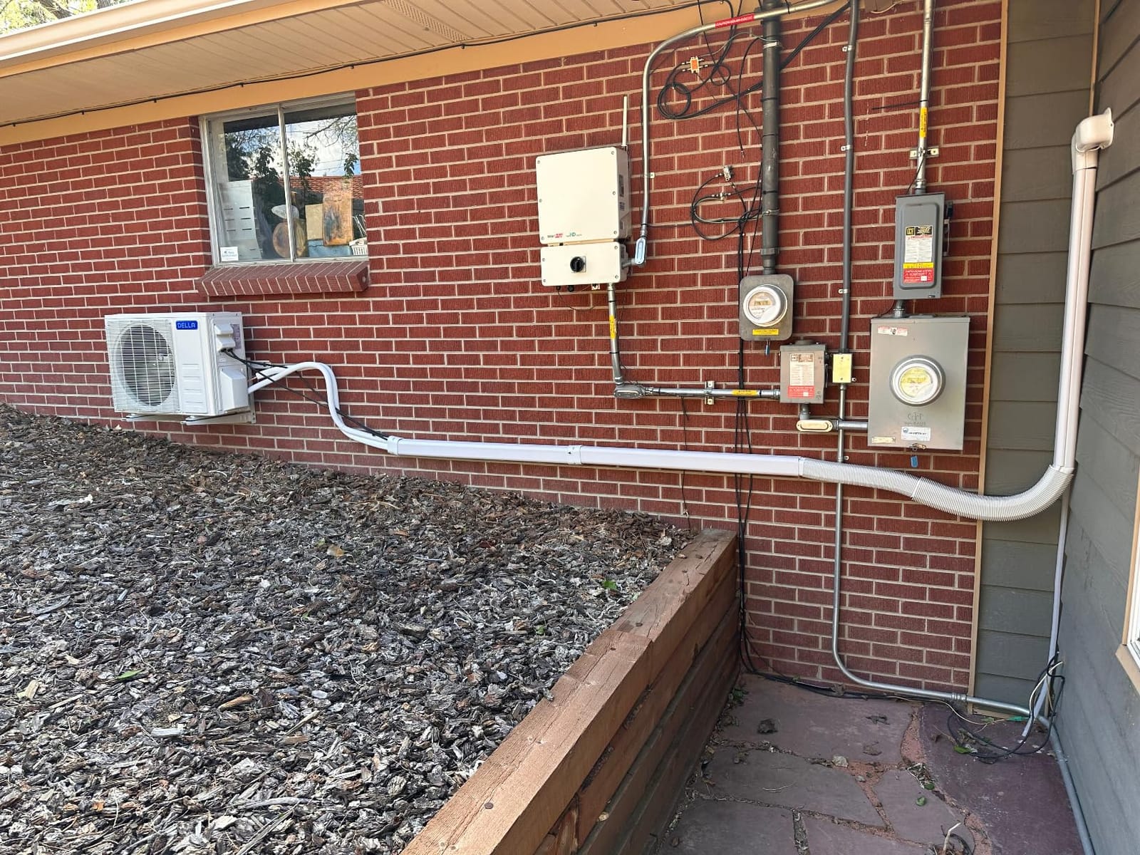 DELLA Optima Series 9,000 BTU Mini Split AC, Hyper Heat Down to -13°F, Up to 400 Sq. Ft, 24 SEER2 230V, Energy Star, WiFi & Alexa, Inverter AC with 0.75 Ton Pre-Charged Heat Pump & 16.4ft Kit customer photo 2