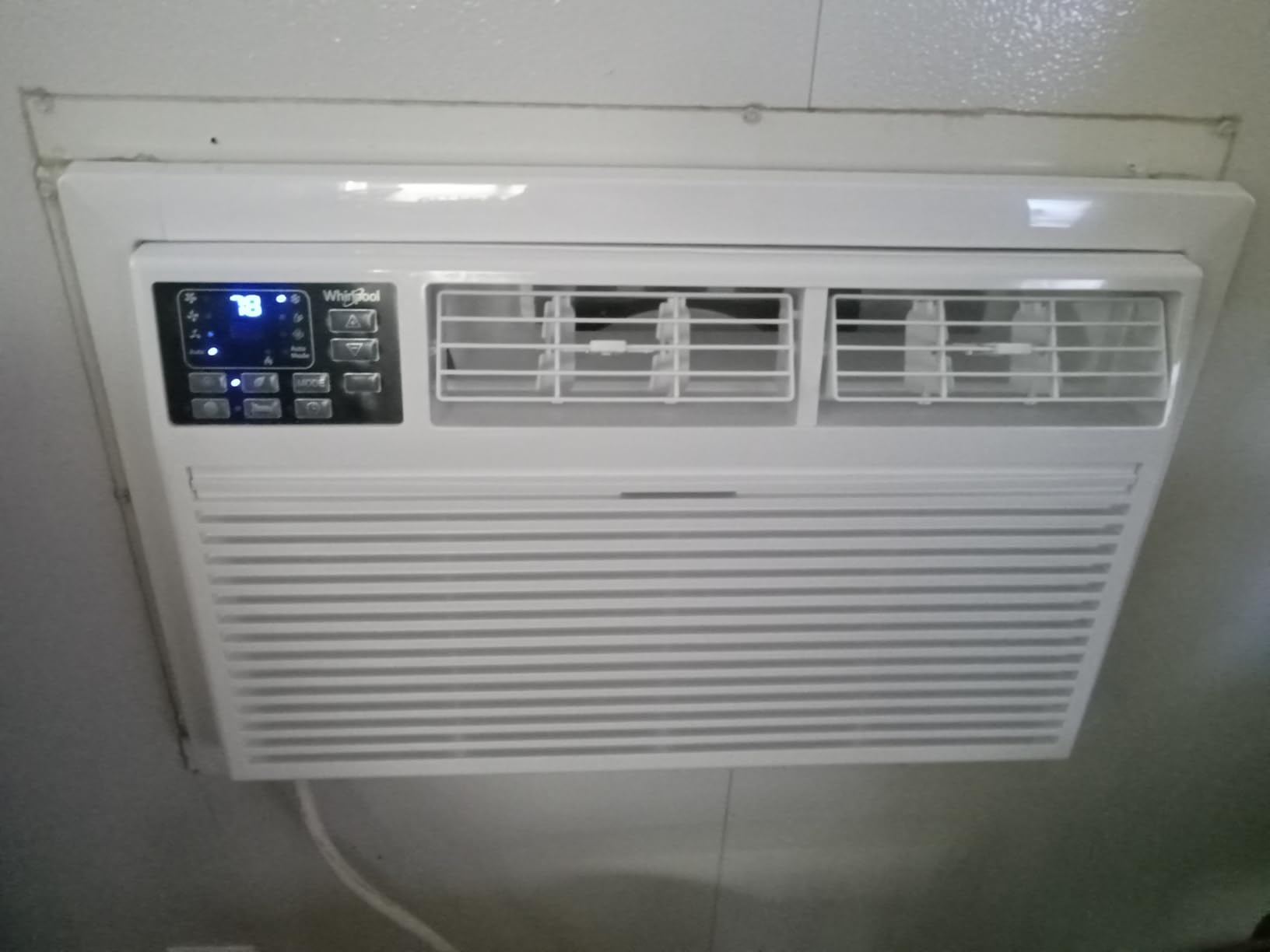 Whirlpool 10,000 BTU Wall Air Conditioner, up to 450 Sq Ft., White customer photo 1