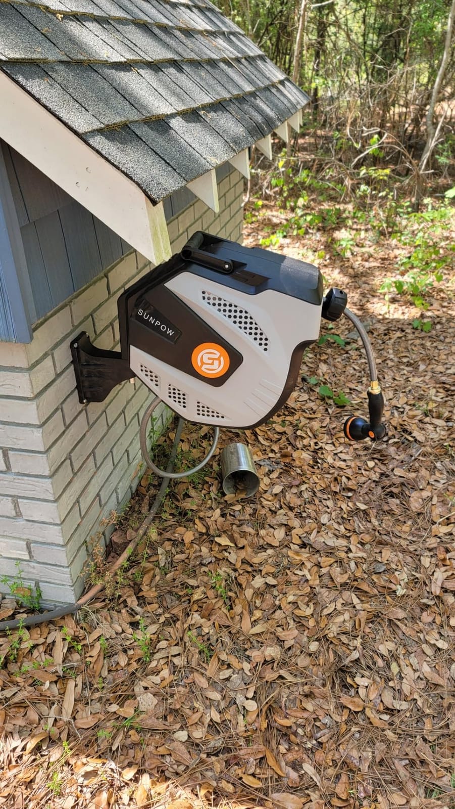 SUNPOW Retractable Garden Hose Reel - 1/2 inch x 50ft Heavy Duty Wall Mounted Hose Reel with 3/4 inch Brass Fitting & 10 Sprayer Nozzle - Any Length Lock, Auto Rewind System, 180°Swivel Bracket- Grey customer photo 2