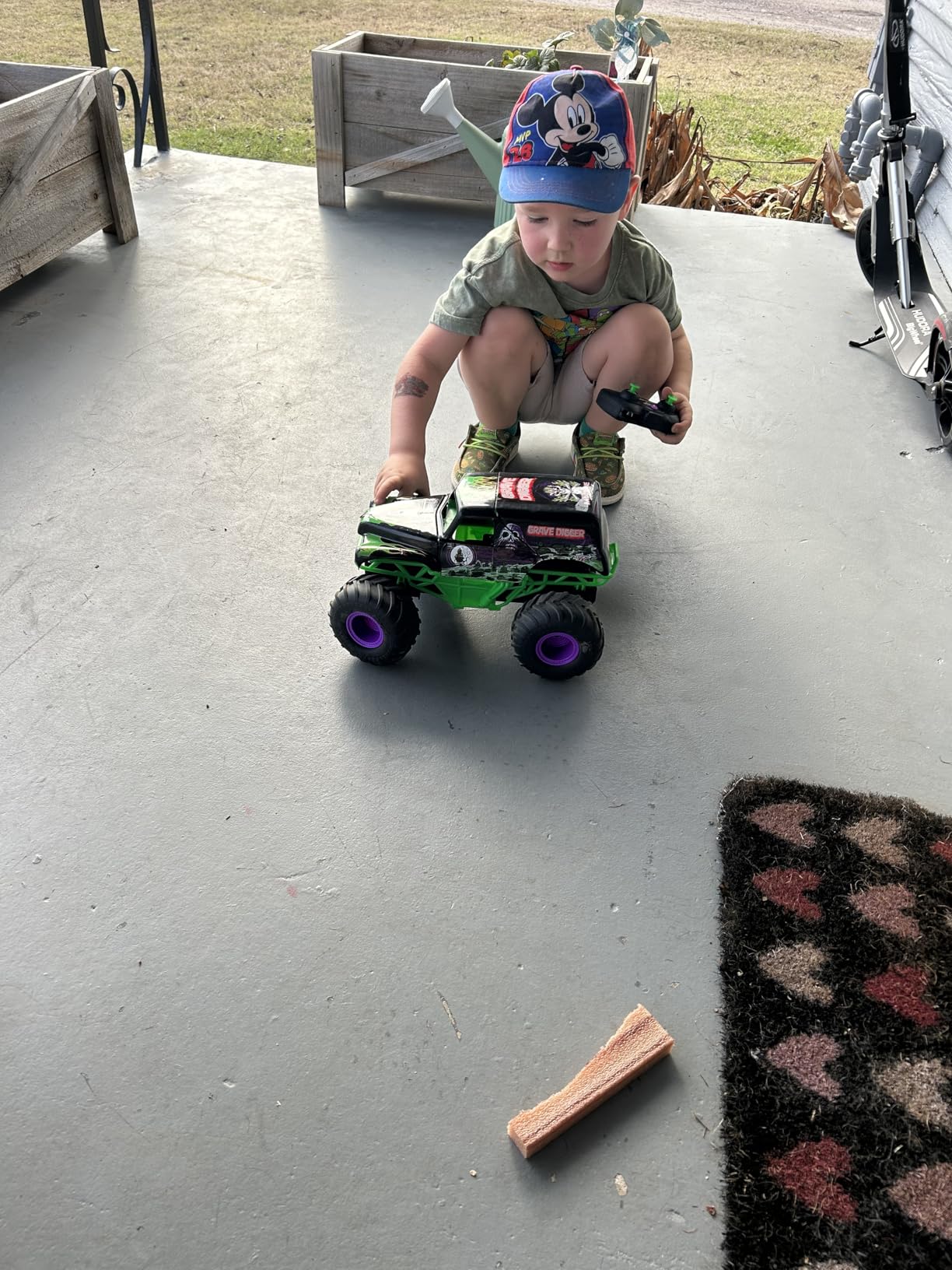 Monster Jam Smash & Bash Grave Digger RC Truck 1:15 Scale Vehicle customer photo 2