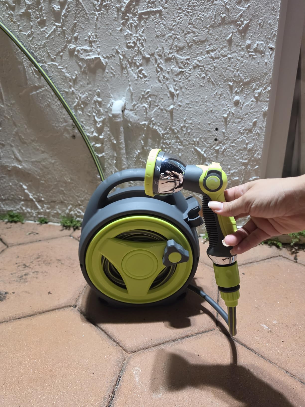 YASHINE 50ft Retractable Garden Hose Reel, Portable Hose Reel, 45+5FT with 10 Patterns Spray Nozzle, Adapts to standard US hose plugs, Hose Reel for Garden Watering Car Washing Pet -Green customer photo 2