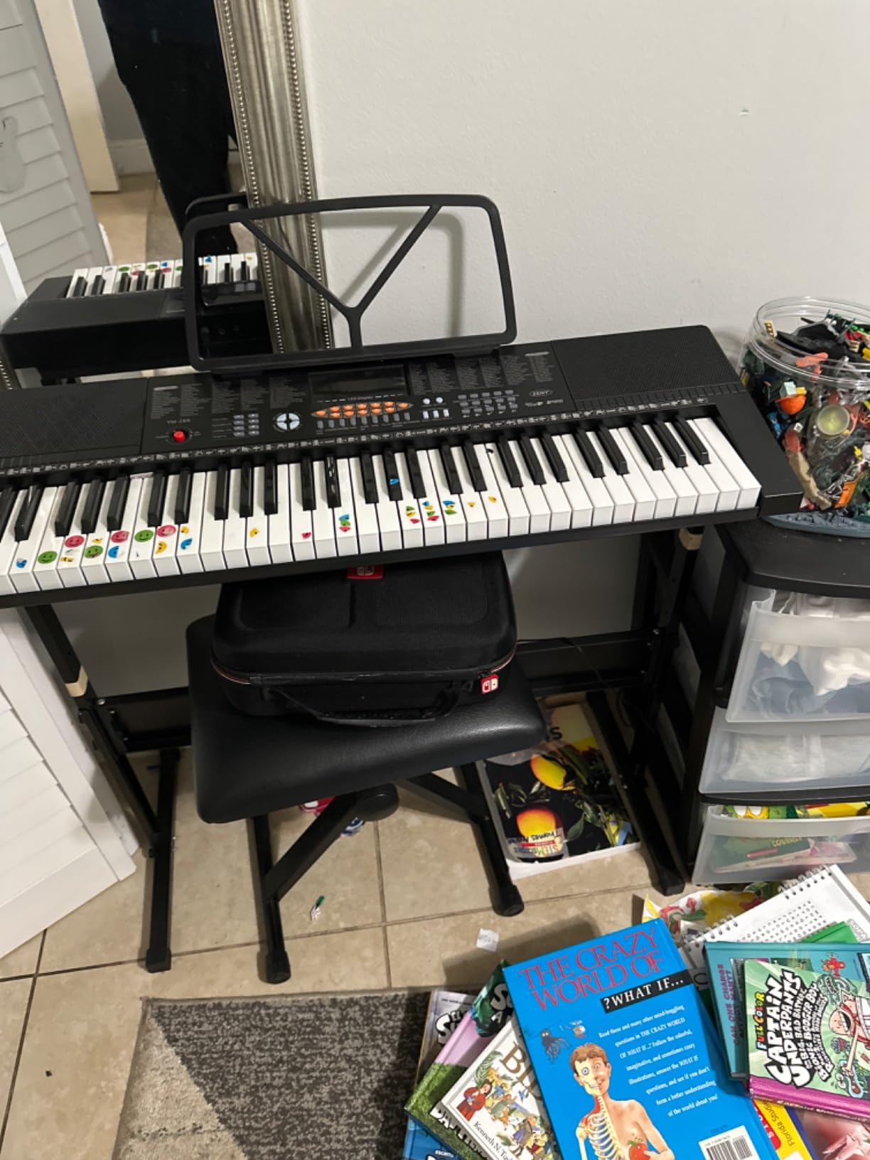 ZENY 61-Key Portable Electric Keyboard Piano with Built In Speakers, LED Screen, Headphones, Microphone, Piano Stand, Music Sheet Stand and Stool (Pink) customer photo 1