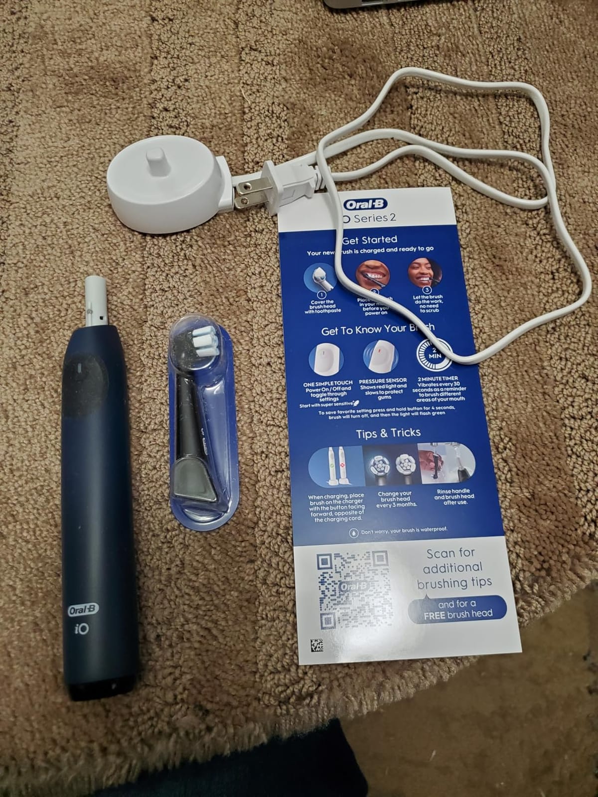 Oral-B Rechargeable Electric Toothbrush, iO2, 3 Cleaning Modes, Automatic Pressure Sensor to Protect Gums, Dark Blue customer photo 2