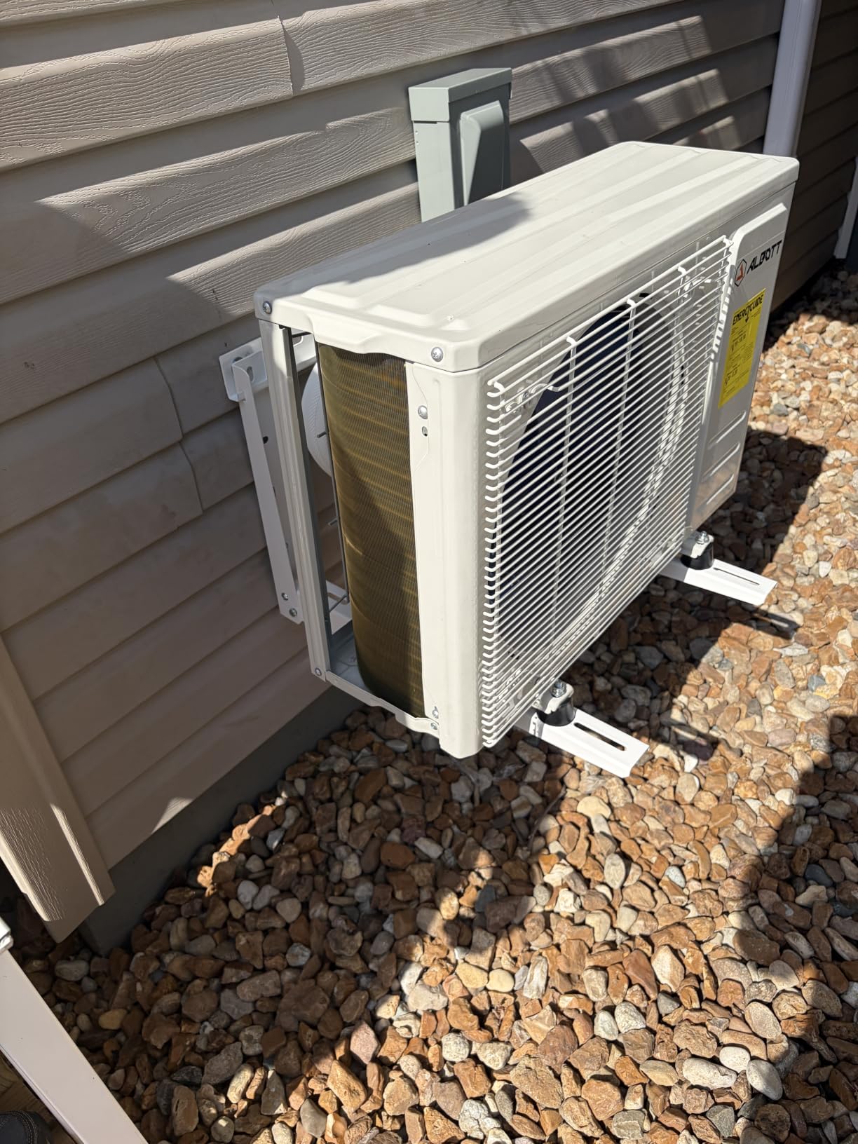 Albott 12,000 BTU Mini Split Air Conditioner and Heater SEER2 18, 115V customer photo 1