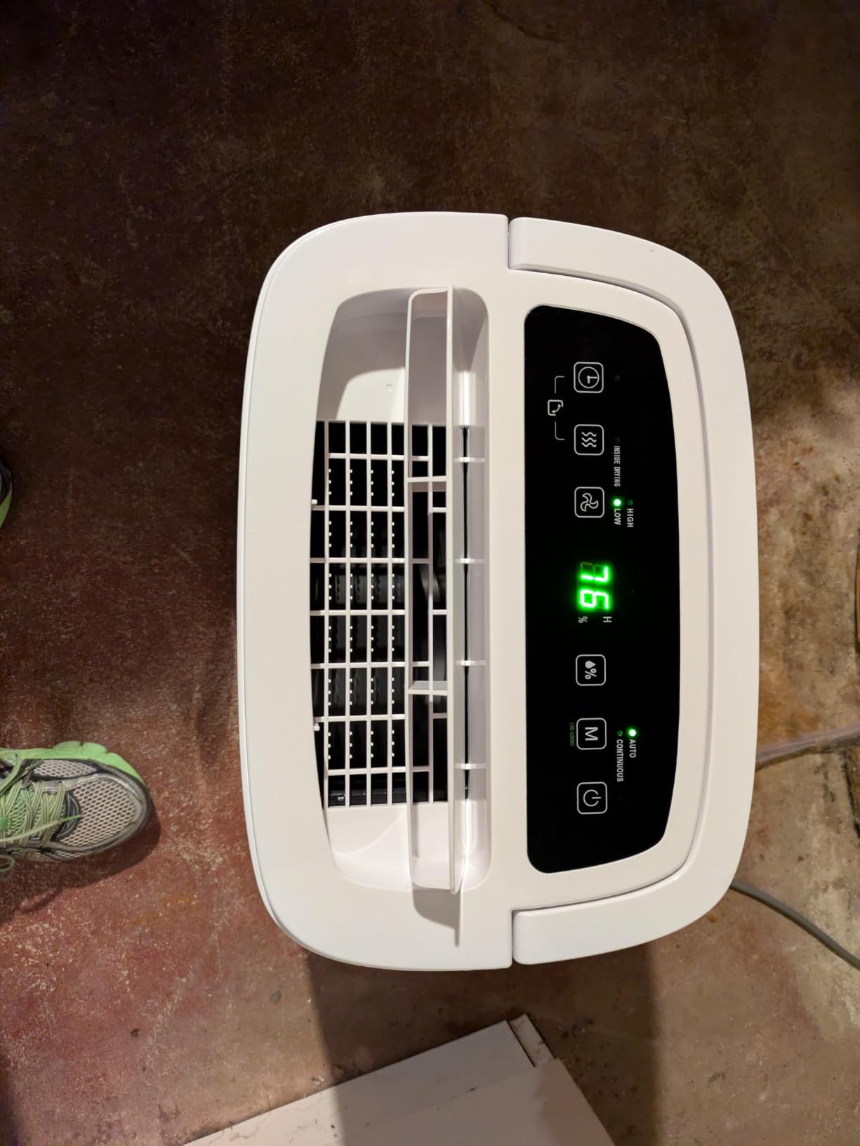 Waykar 34 Pints 2025 Most Efficient Energy Star Dehumidifier for Home & Basement, Ideal for Spaces up to 2,000 Sq. Ft. with Auto or Manual Drainage, 0.62-Gallon Water Tank customer photo 2