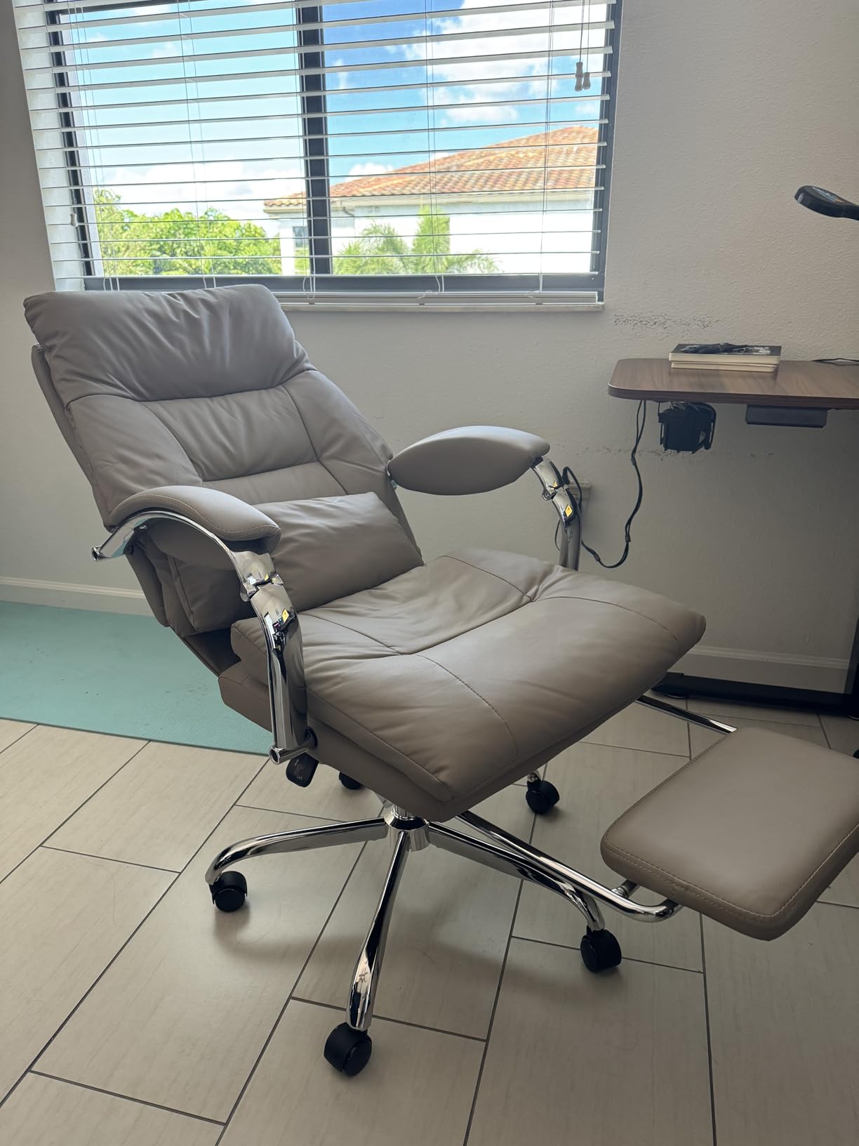 LEAGOO Massage Office Chair with Foot Rest Ergonomic Heated Desk Chairs customer photo 1